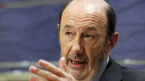 Rubalcaba despeja las dudas sobre su posible dimisión Rubalcaba despeja las dudas sobre su posible dimisión