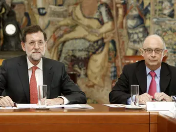Rajoy con Cristóbal Montoro tras la reunión con la Agencia Tributaria Rajoy con Cristóbal Montoro tras la reunión con la Agencia Tributaria