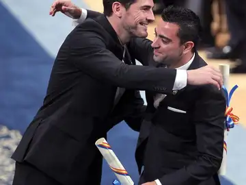 Iker y Xavi celebran el Príncipe de Asturias Iker y Xavi celebran el Príncipe de Asturias