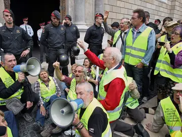 Protesta de los 'yayoflautas' ante el Palau de la Generalitat Protesta de los 'yayoflautas' ante el Palau de la Generalitat