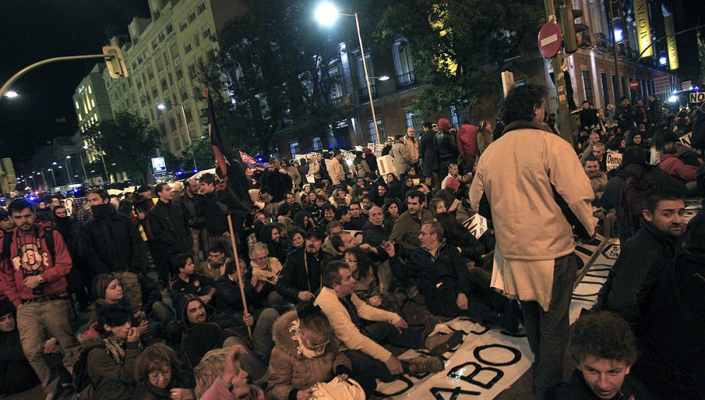 Miles de manifestantes se concentran en Neptuno