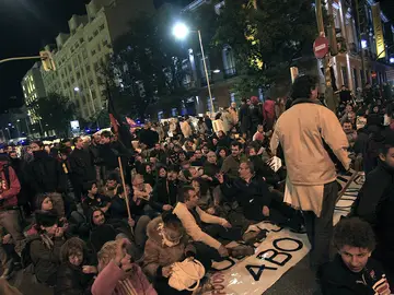 Miles de manifestantes se concentran en Neptuno Miles de manifestantes se concentran en Neptuno