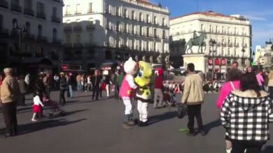 Bob Esponja y Hello Kitty llegan a las manos ante la mirada atónita de una decena de niños
