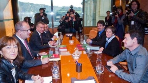 EH-BILDU y PSE muestran su disposici&oacute;n a llegar a acuerdos con el PNV