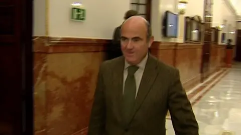 De Guindos y la broma de los brotes verdes De Guindos y la broma de los brotes verdes