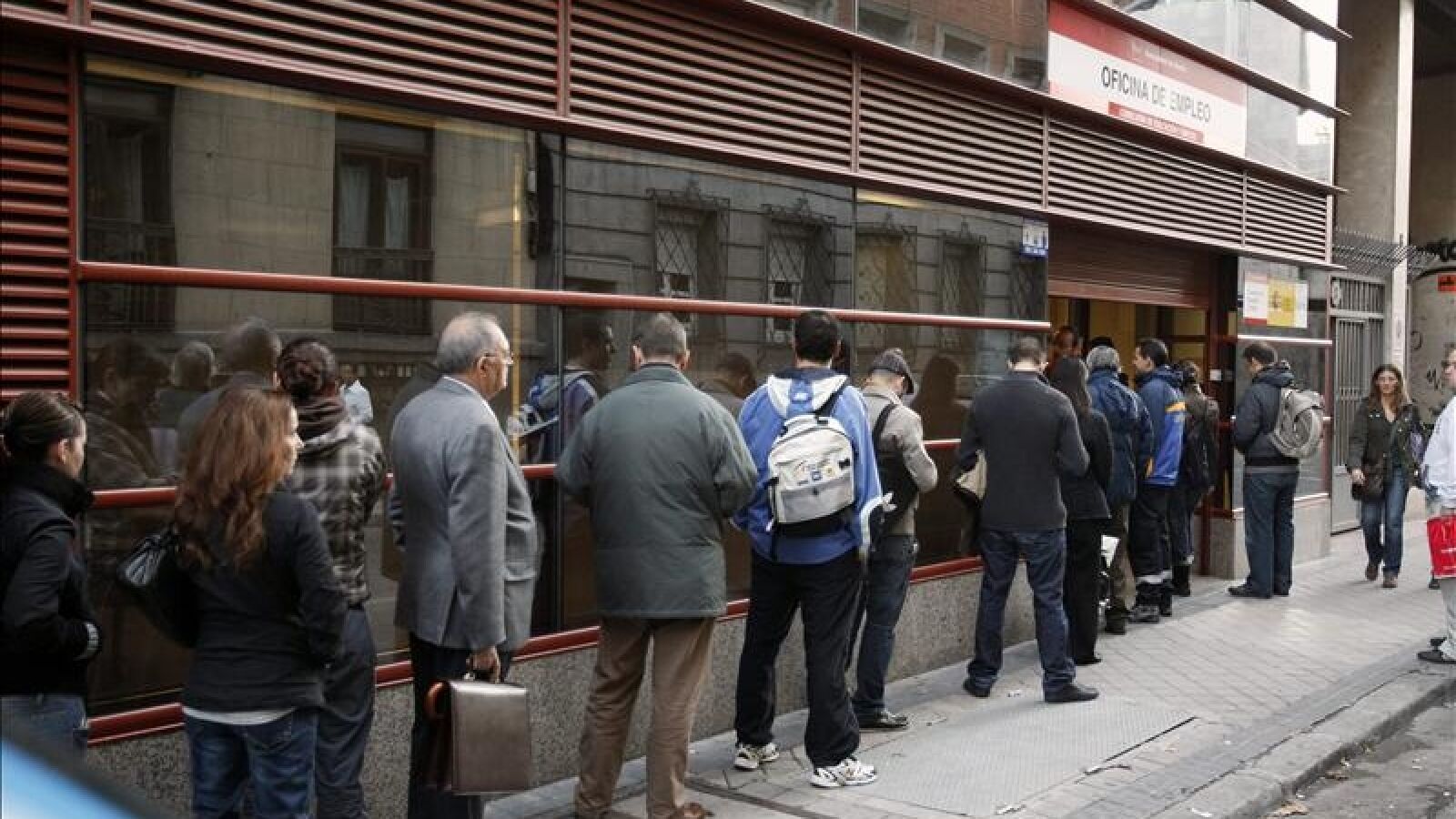 El BBVA prevé una caída económica del 1,4% y una tasa de paro del 26,1% en 2013