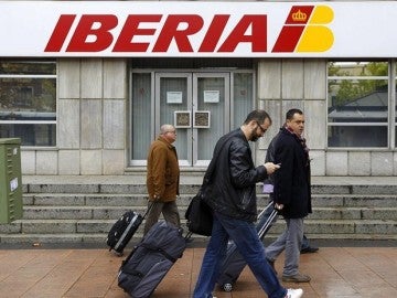 Iberia comienza a negociar este miércoles con los sindicatos