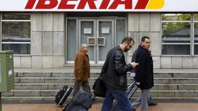 Iberia comienza a negociar este miércoles con los sindicatos de tierra 