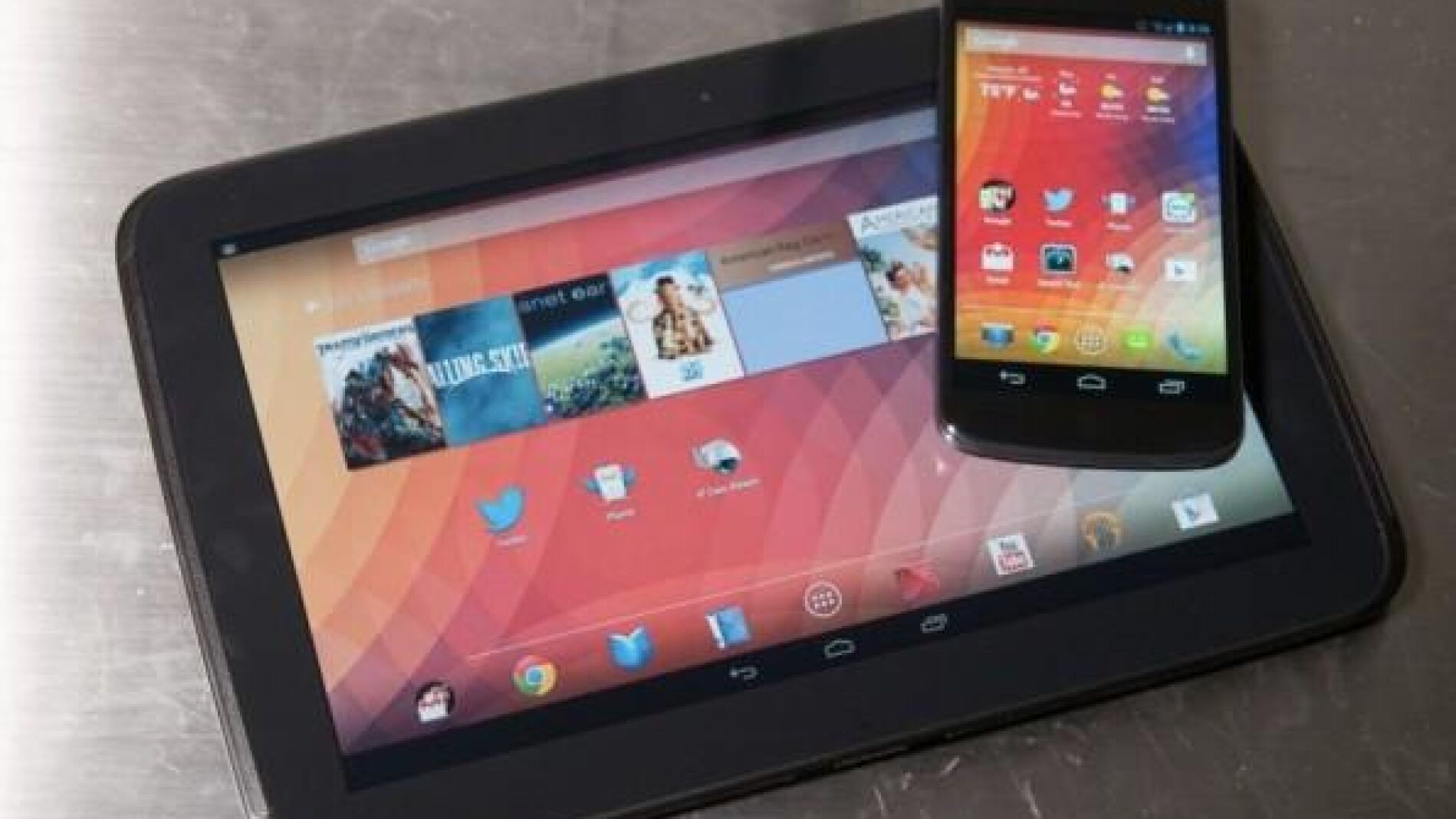  Sale a la venta el tel&eacute;fono de Google por 300 euros