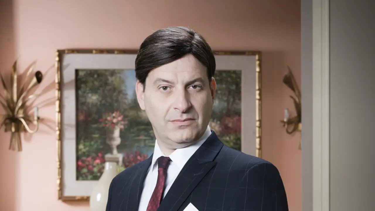 Josep Julien es Vicente Lujan