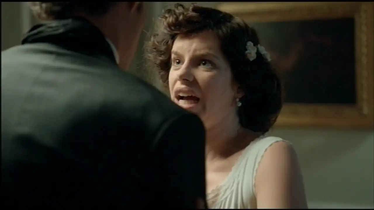 Elena consigue que su madre deje a Javier