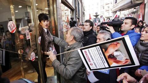 Tensi&oacute;n entre un piquete con una comerciante