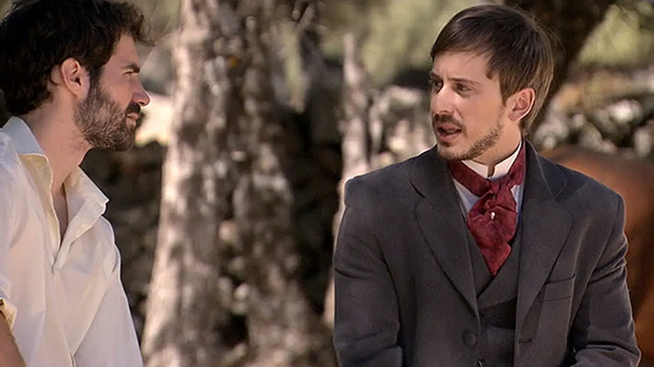 Julio confiesa a Pablo que siente algo por Clara