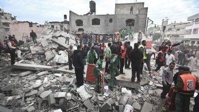  Israel bombardea la sede del primer ministro de Hamás en Ciudad de Gaza 