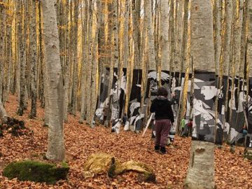 Un Guernica tridimensional entre hayas para evitar la tala