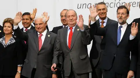 El Rey don Juan Carlos se apoyó en una muleta en la pasada Cumbre Iberoamericana El Rey don Juan Carlos se apoyó en una muleta en la pasada Cumbre Iberoamericana