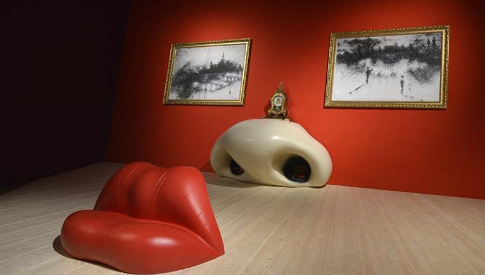 Vista de la instalación "Sala Mae West", del artista español Salvador Dalí, en el Centro Pompidou de París