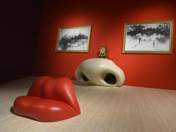 Vista de la instalación "Sala Mae West", del artista español Salvador Dalí, en el Centro Pompidou de París