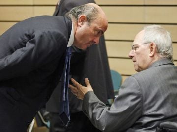 Luis de Guindos con el ministro alemán de Finanzas, Wolfgang Schäuble