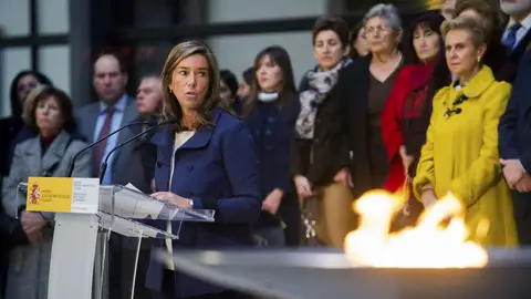 Ana Mato durante su intervención en el acto de homenaje a las víctimas de violencia de género Ana Mato durante su intervención en el acto de homenaje a las víctimas de violencia de género