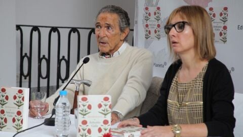 Antonio Gala, durante la rueda de prensaAntonio Gala, durante la rueda de prensa