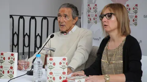 Antonio Gala, durante la rueda de prensaAntonio Gala, durante la rueda de prensa Antonio Gala, durante la rueda de prensaAntonio Gala, durante la rueda de prensa