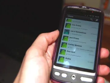 Móvil usando whatsapp Móvil usando whatsapp