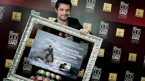 Cuádruple disco platino por "La música no se toca" Cuádruple disco platino por "La música no se toca"