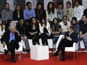 El expresidente del Gobierno, Felipe González, y el secretario general del PSOE, Alfredo Pérez Rubalcaba