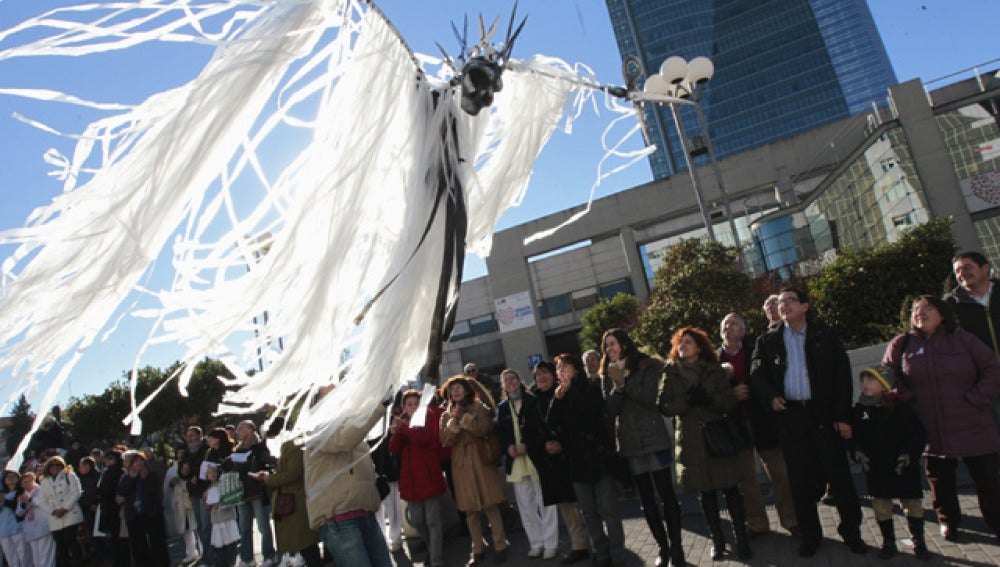 Cadena humana alrededor del Hospital de La Paz