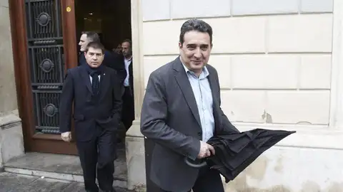 El alcalde de Sabadell (Barcelona), Manuel Bustos, sale de las dependencias municipales El alcalde de Sabadell (Barcelona), Manuel Bustos, sale de las dependencias municipales