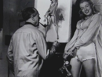 Earl Moran junto a Marilyn