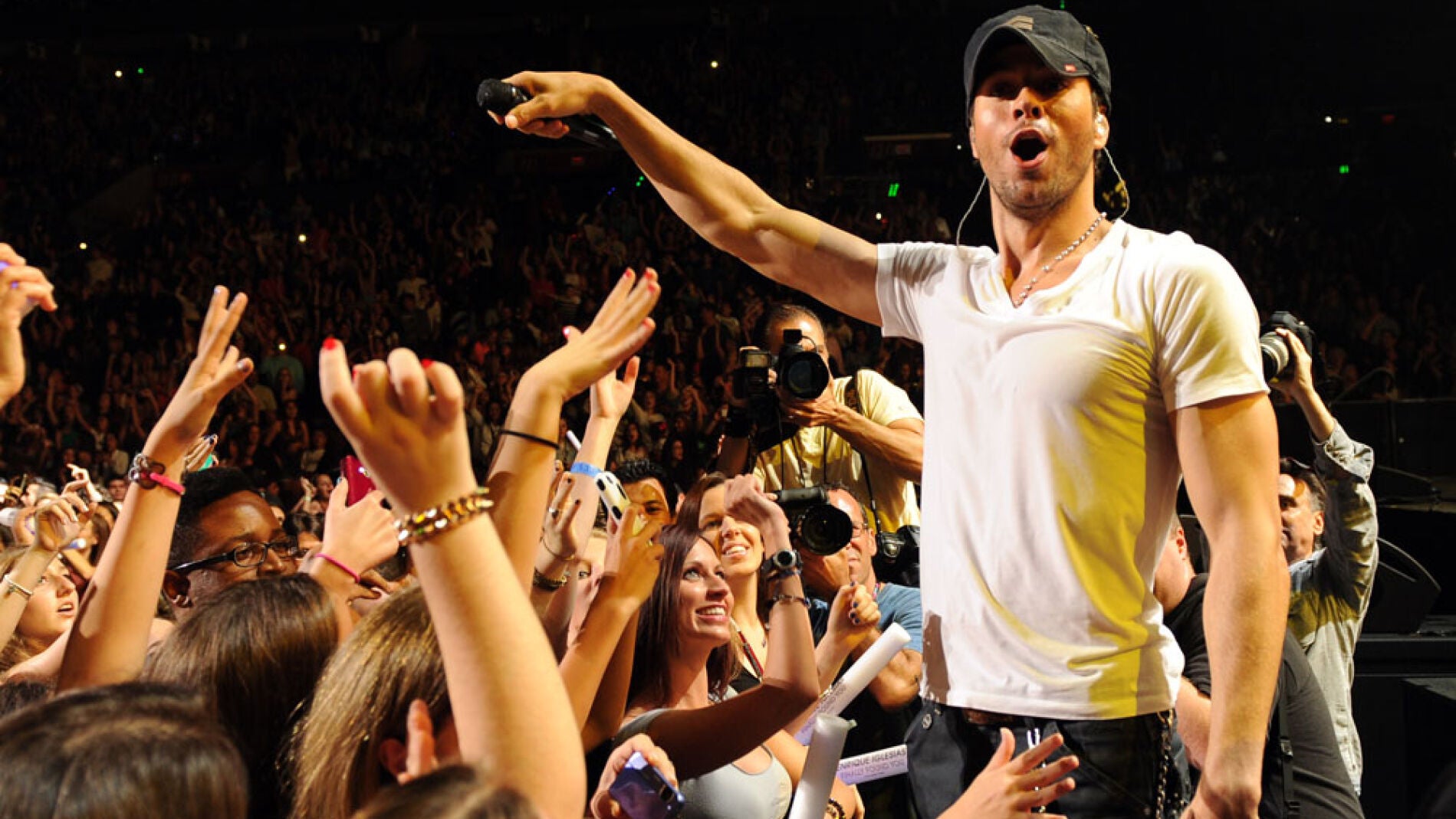 Enrique Iglesias emocionad&iacute;simo junto a su p&uacute;blico