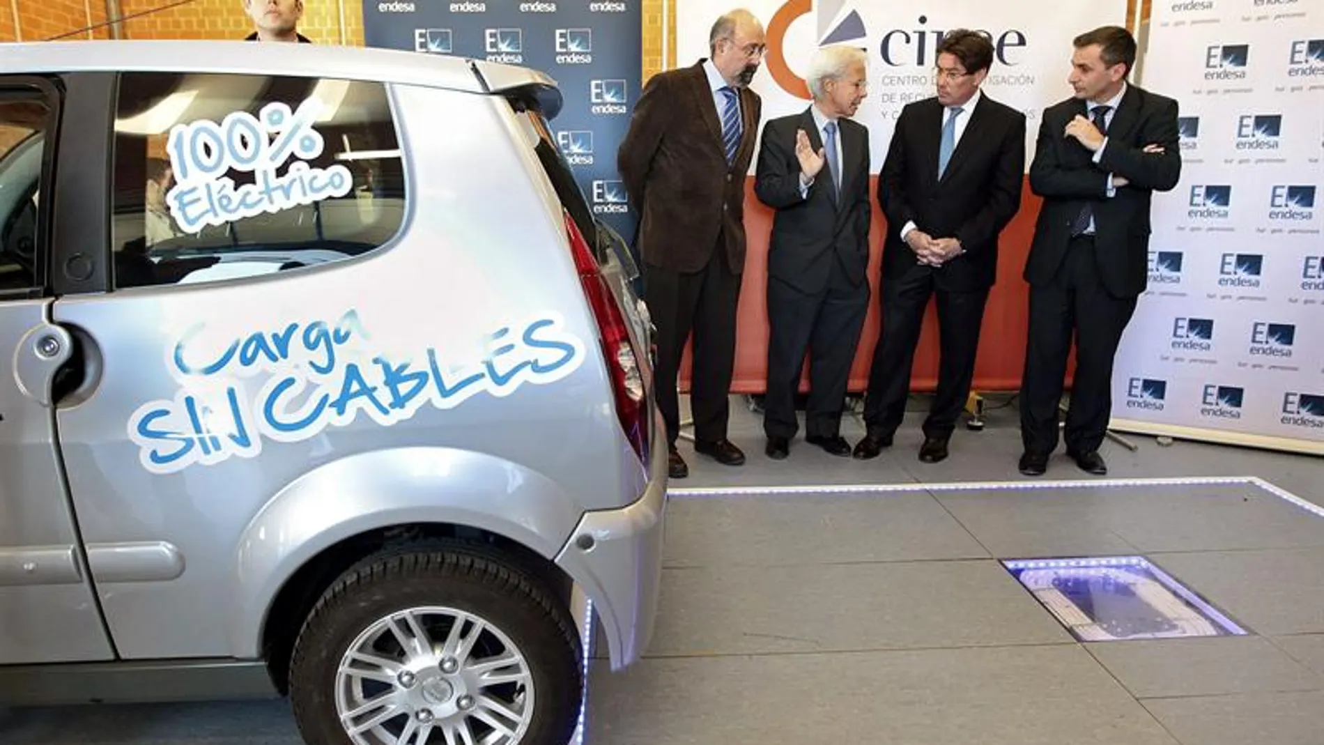 Presentación de la nueva tecnología de inducción para cargar vehículos eléctricos Presentación de la nueva tecnología de inducción para cargar vehículos eléctricos