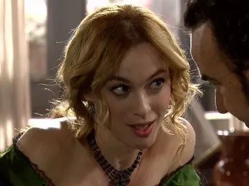 Sara seduce a Antonio Sara seduce a Antonio