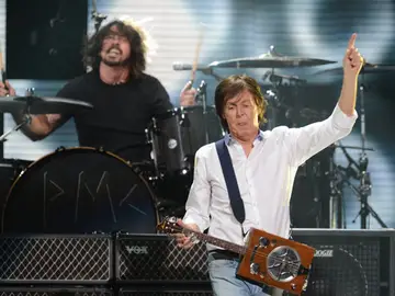Paul McCartney junto a Nirvana Paul McCartney junto a Nirvana