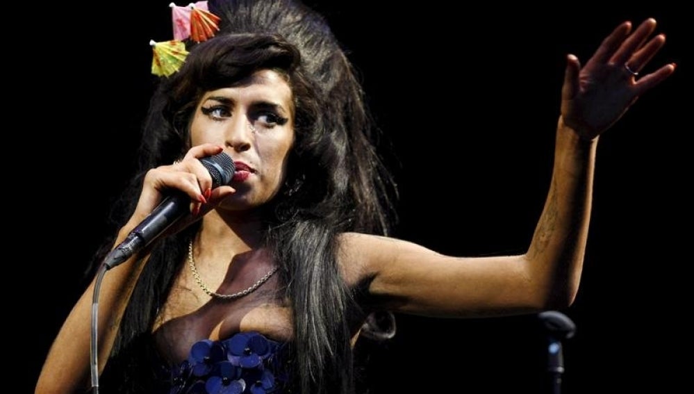 Amy Winehouse durante una actuación.