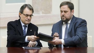 CiU y ERC firman el pacto de legislatura