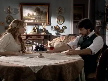 Adolfo le cuenta a Sara el plan de Bocanegra Adolfo le cuenta a Sara el plan de Bocanegra