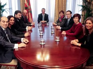 Los funcionarios del País Vasco cobrarán en enero la paga extra del próximo mes de junio Los funcionarios del País Vasco cobrarán en enero la paga extra del próximo mes de junio