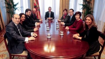 Los funcionarios del País Vasco cobrarán en enero la paga extra del próximo mes de junio