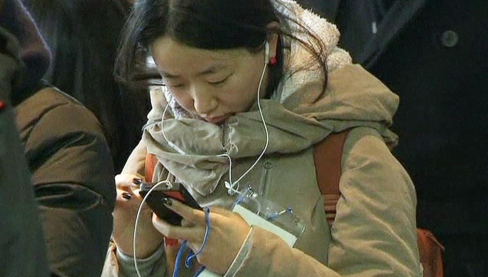 Casi tres millones de surcoreanos son adictos al móvil