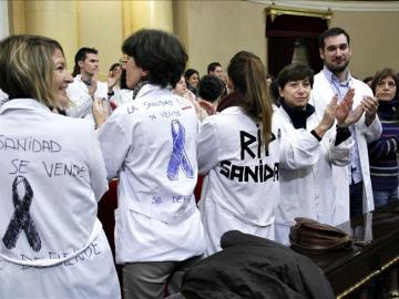 Trabajadores sanitarios protestan en el Senado