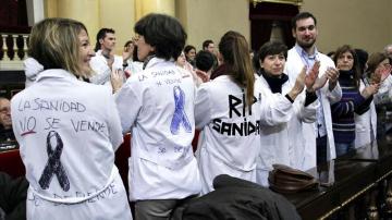 Trabajadores sanitarios protestan en el Senado