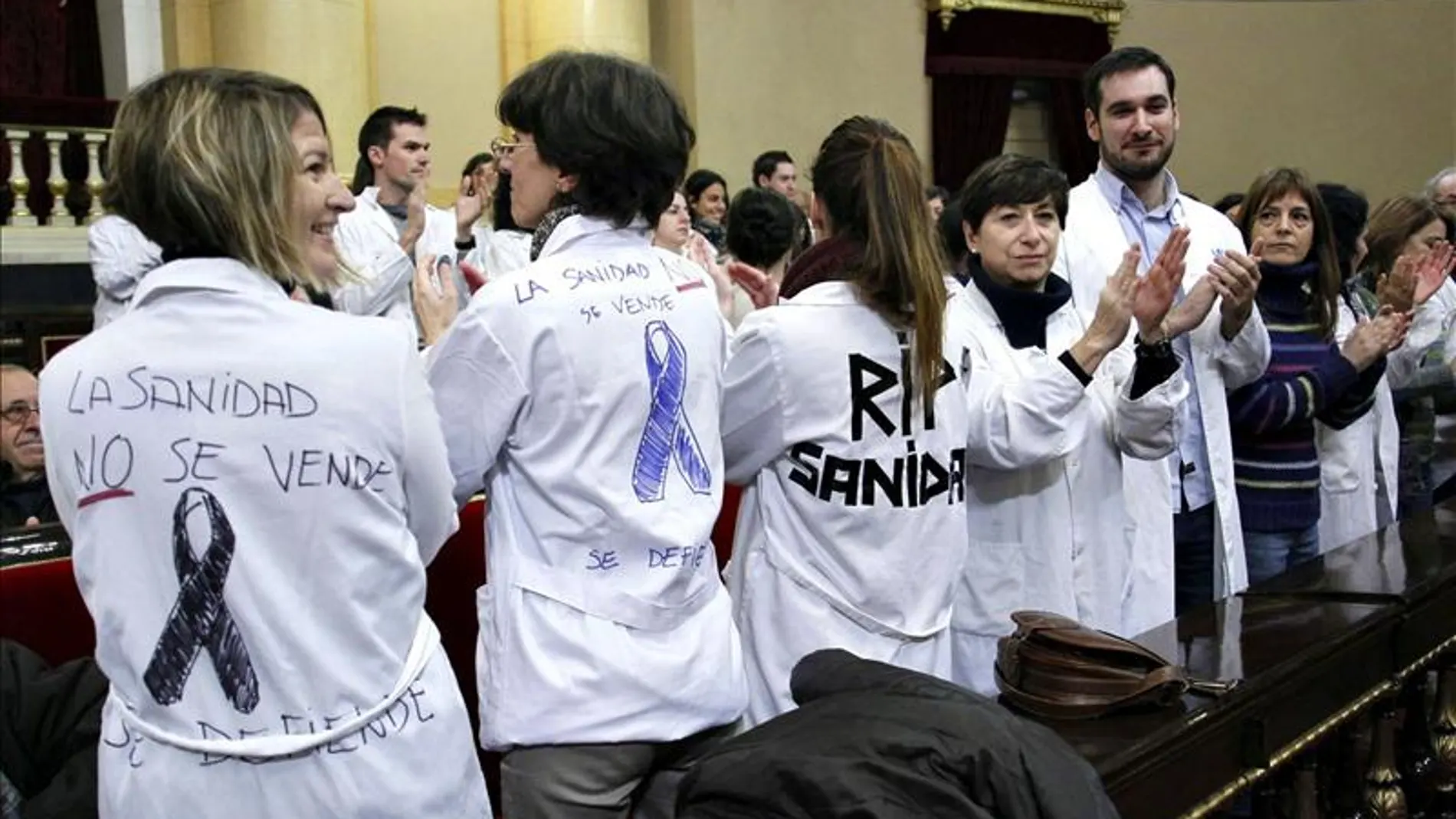 Trabajadores sanitarios protestan en el Senado Trabajadores sanitarios protestan en el Senado