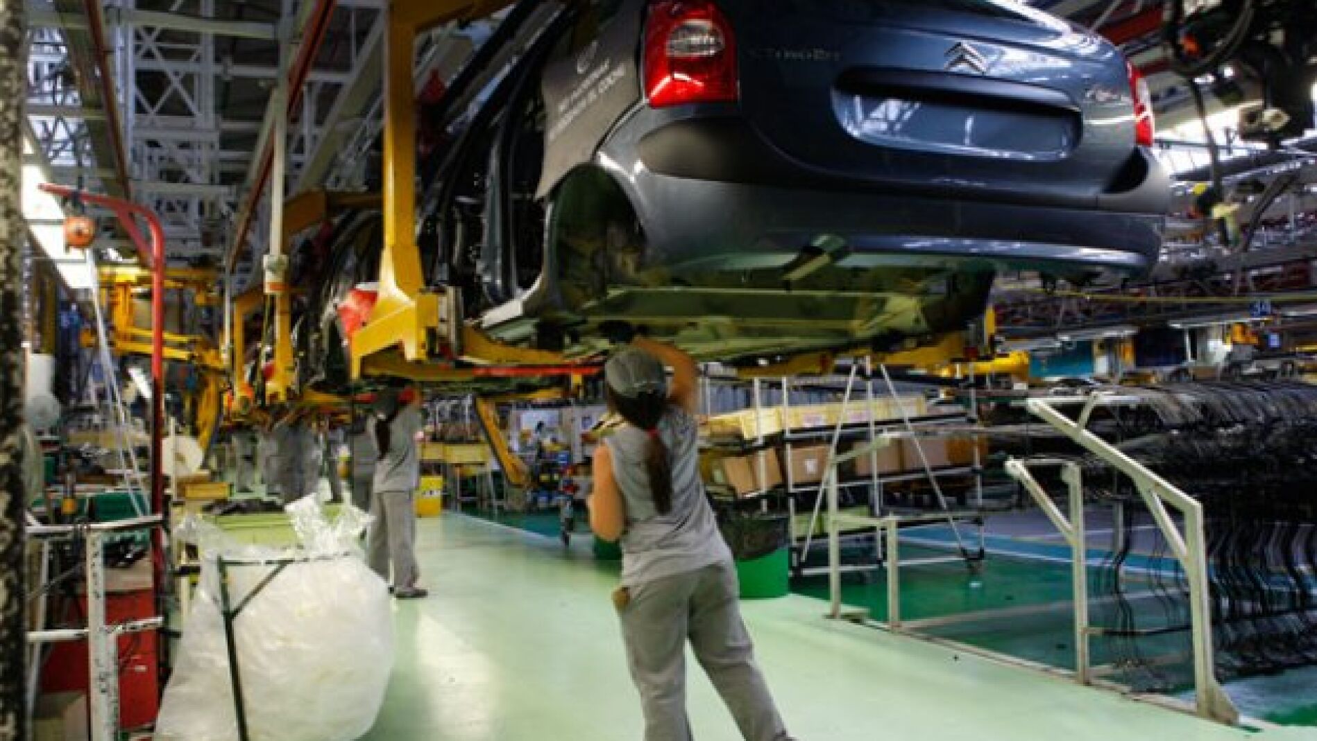 Las ventas de PSA Peugeot Citro&euml;n se desploman en 2012