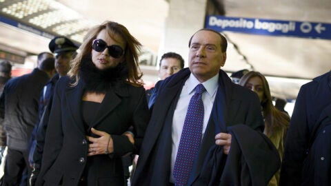 Berlusconi, junto con su novia