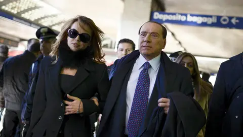Berlusconi, junto con su novia Berlusconi, junto con su novia