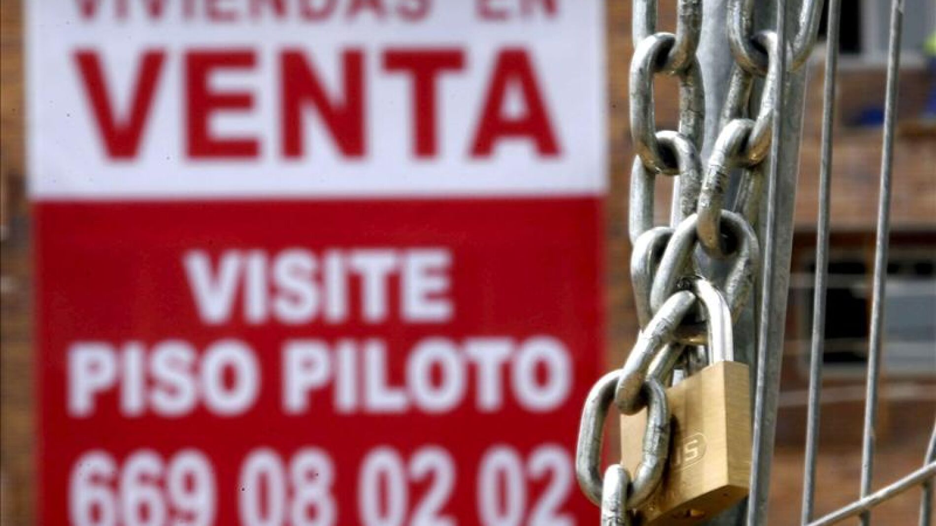 El precio de la vivienda cay&oacute; el 6,9% en 2012