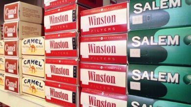 Las cajetillas de Winston y Camel suben 15 céntimos